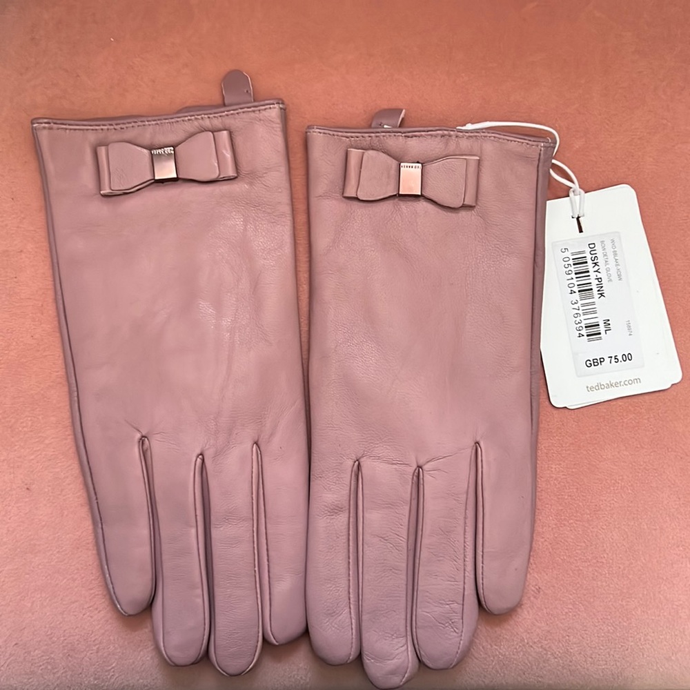 Never worn Ted baker tech gloves! M/L in dusky punk